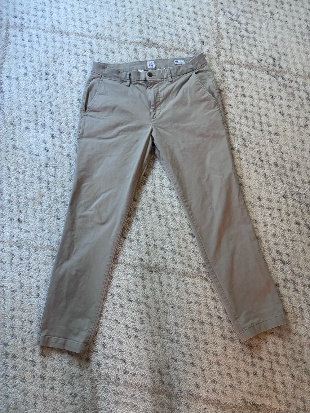 Men’s Gap Essential Khaki Slim size 32x30